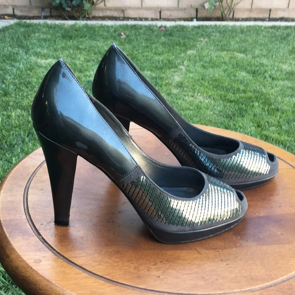 Tahariโ Grey sequined heels